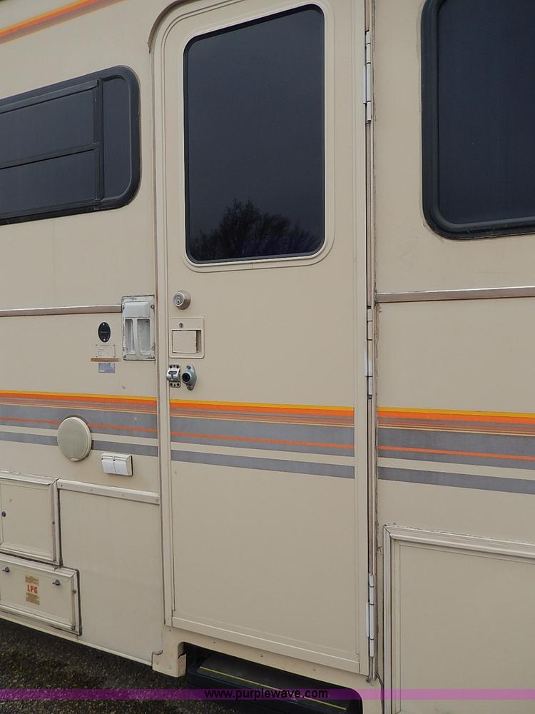 image for item I9328 1989 Chevrolet Fleetwood P30 Bounder RV