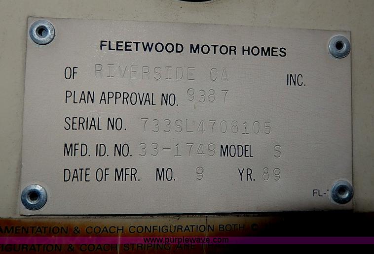 image for item I9328 1989 Chevrolet Fleetwood P30 Bounder RV