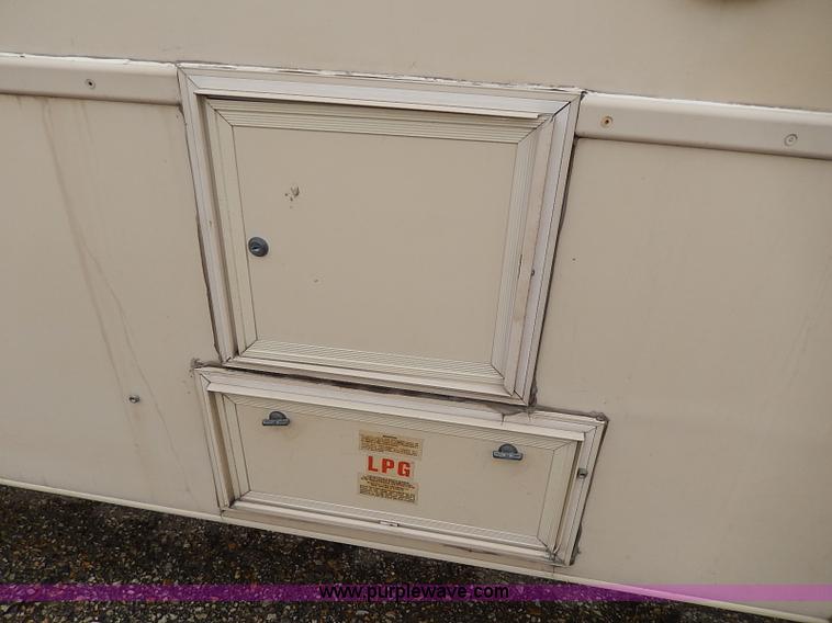 image for item I9328 1989 Chevrolet Fleetwood P30 Bounder RV