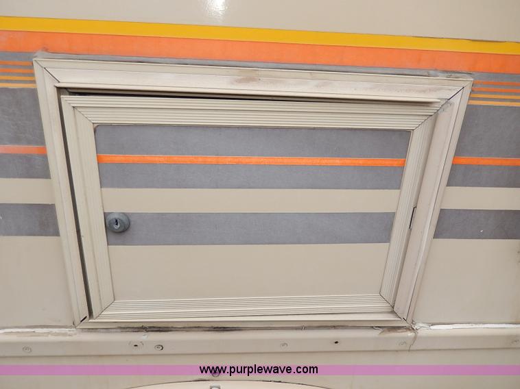 image for item I9328 1989 Chevrolet Fleetwood P30 Bounder RV