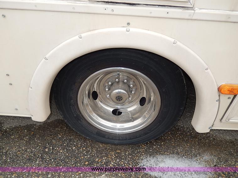 image for item I9328 1989 Chevrolet Fleetwood P30 Bounder RV