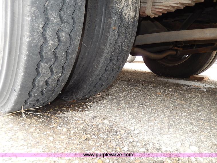 image for item I9328 1989 Chevrolet Fleetwood P30 Bounder RV