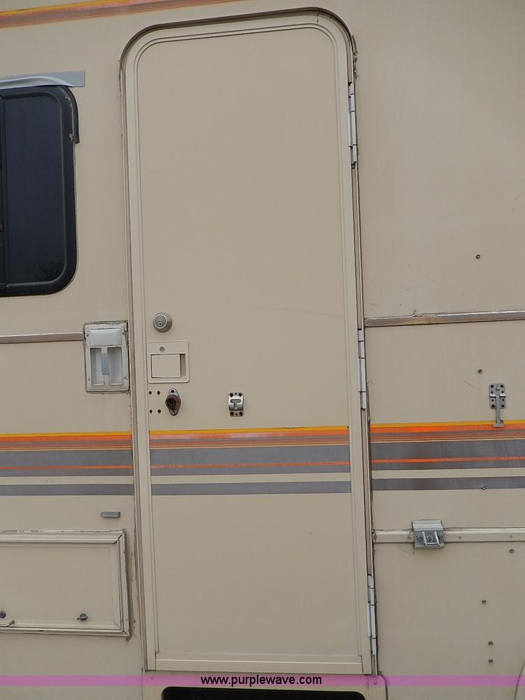 image for item I9328 1989 Chevrolet Fleetwood P30 Bounder RV