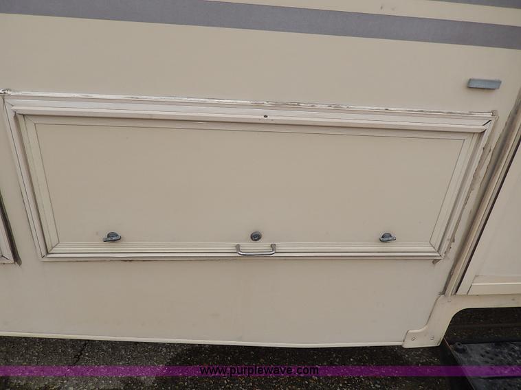 image for item I9328 1989 Chevrolet Fleetwood P30 Bounder RV