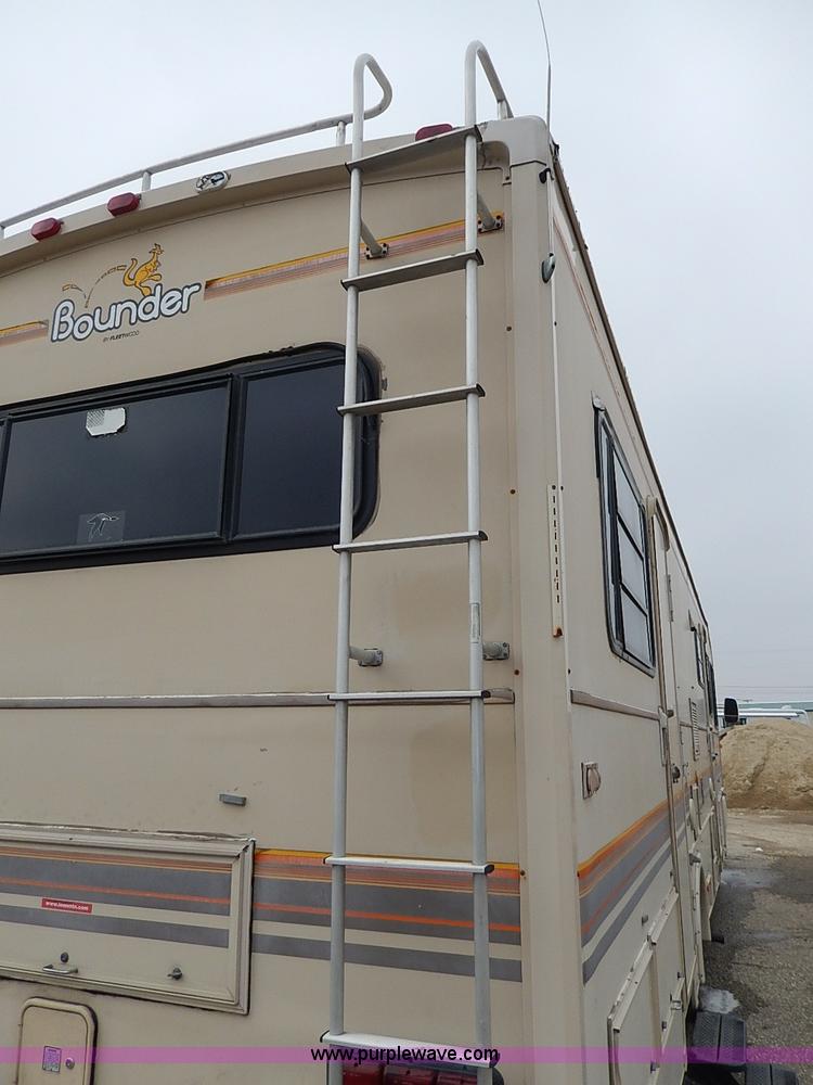 1989 Chevrolet Fleetwood P30 Bounder RV in Junction City, KS Item