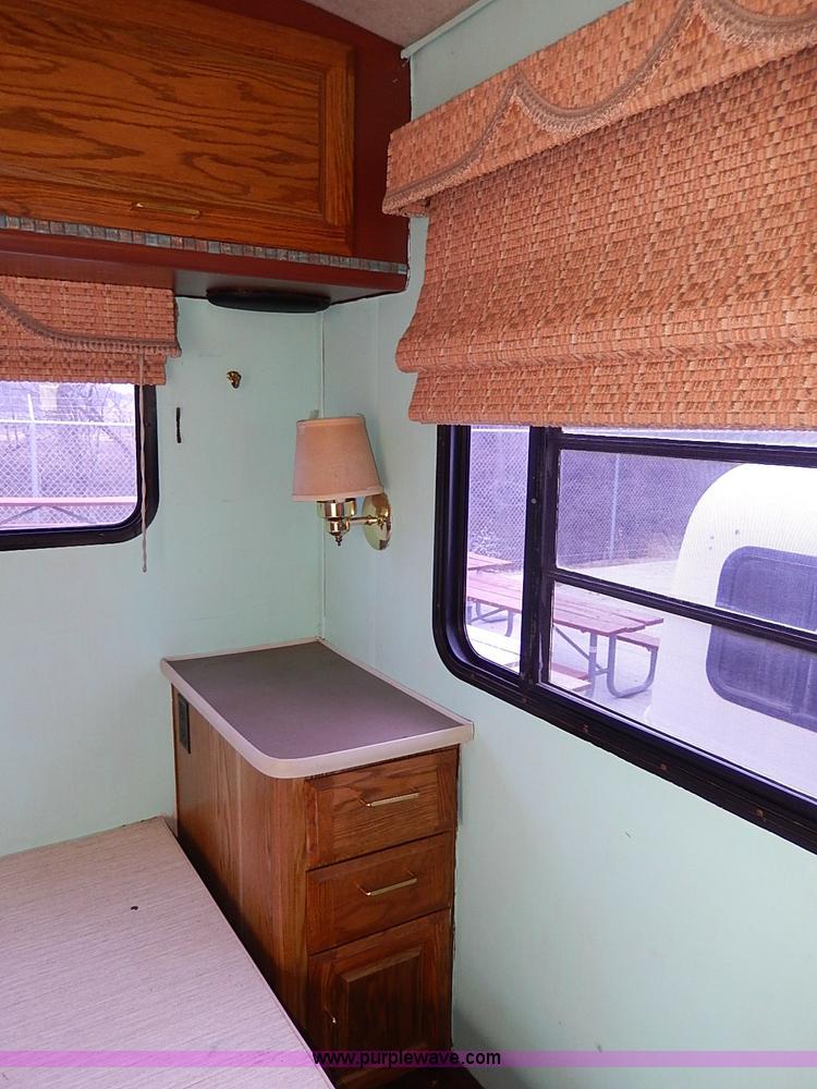 image for item I9328 1989 Chevrolet Fleetwood P30 Bounder RV