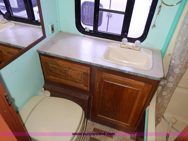 image for item I9328 1989 Chevrolet Fleetwood P30 Bounder RV