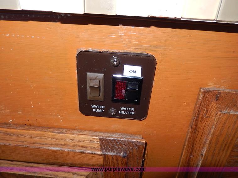 image for item I9328 1989 Chevrolet Fleetwood P30 Bounder RV