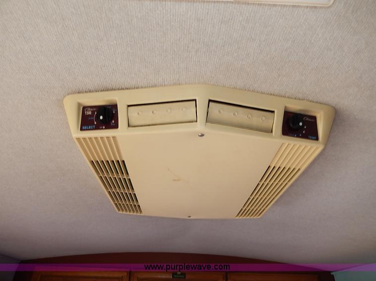 image for item I9328 1989 Chevrolet Fleetwood P30 Bounder RV