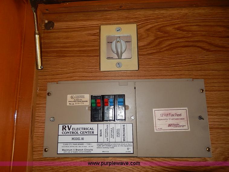 image for item I9328 1989 Chevrolet Fleetwood P30 Bounder RV