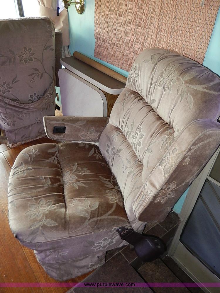 image for item I9328 1989 Chevrolet Fleetwood P30 Bounder RV