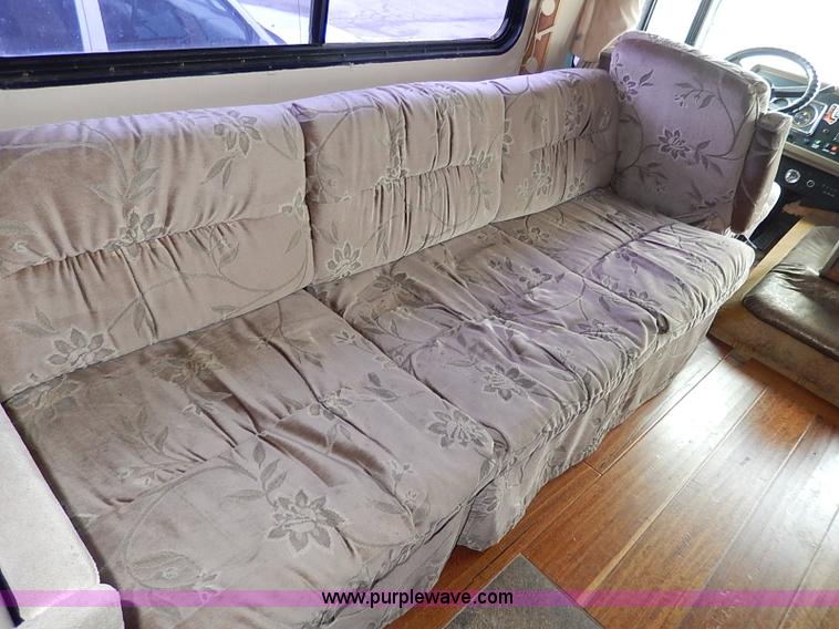 image for item I9328 1989 Chevrolet Fleetwood P30 Bounder RV