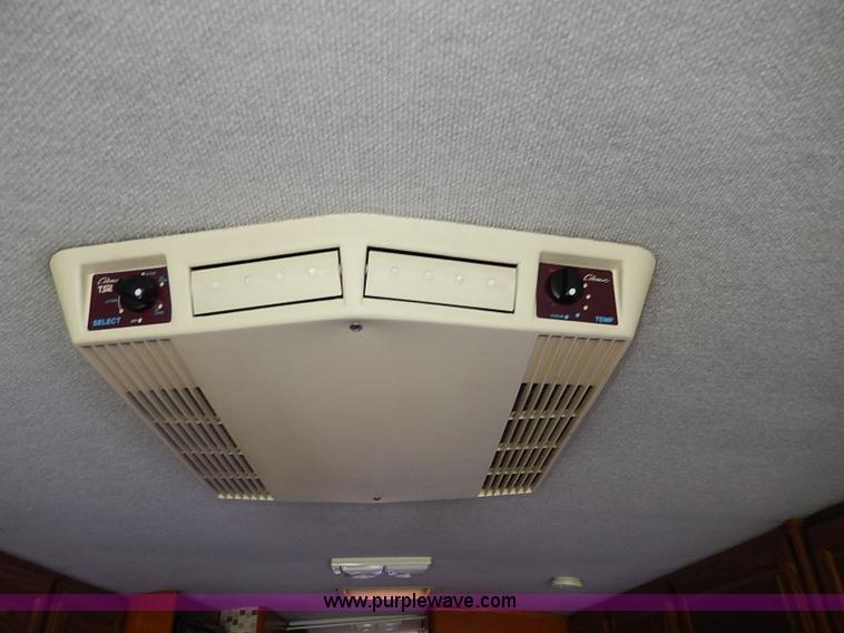 image for item I9328 1989 Chevrolet Fleetwood P30 Bounder RV