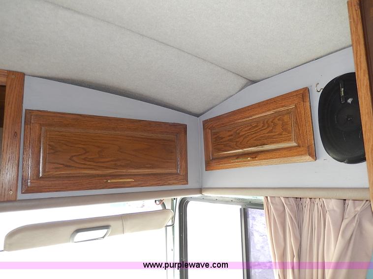 image for item I9328 1989 Chevrolet Fleetwood P30 Bounder RV