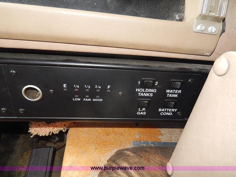 image for item I9328 1989 Chevrolet Fleetwood P30 Bounder RV