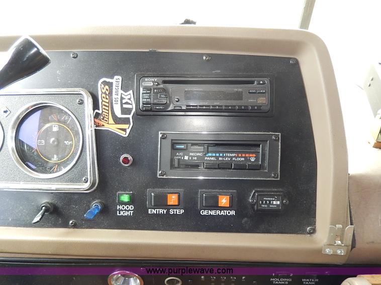 image for item I9328 1989 Chevrolet Fleetwood P30 Bounder RV