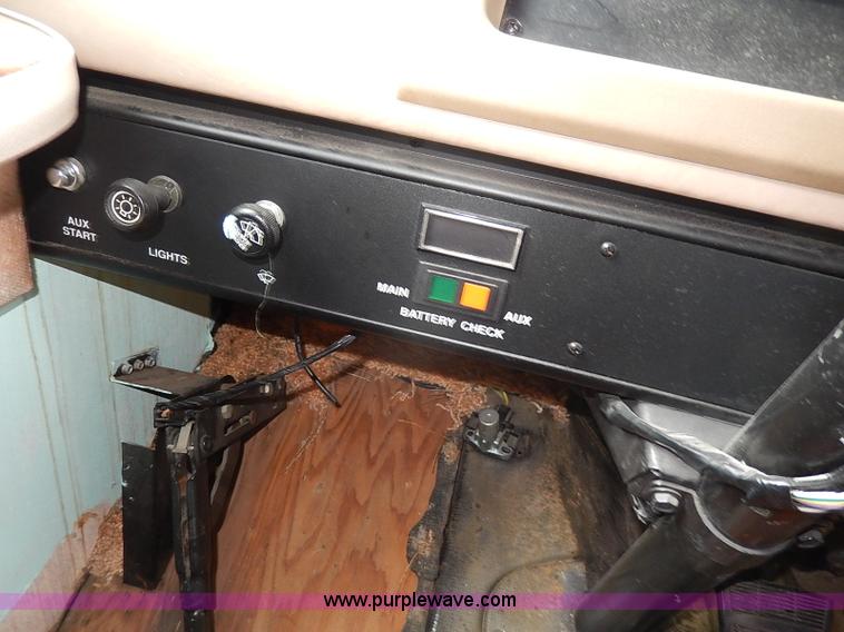 image for item I9328 1989 Chevrolet Fleetwood P30 Bounder RV