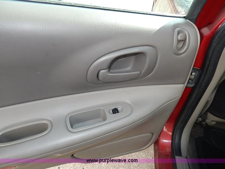 image for item I9329 2004 Dodge Intrepid SE