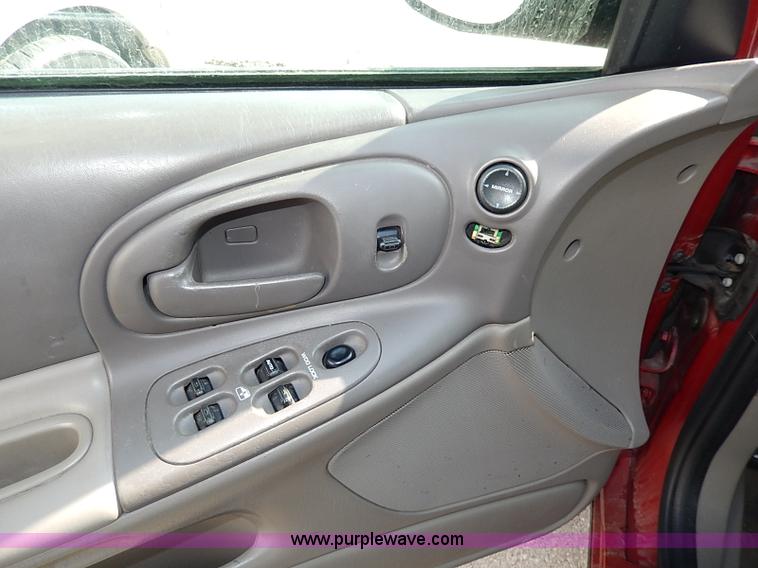 image for item I9329 2004 Dodge Intrepid SE