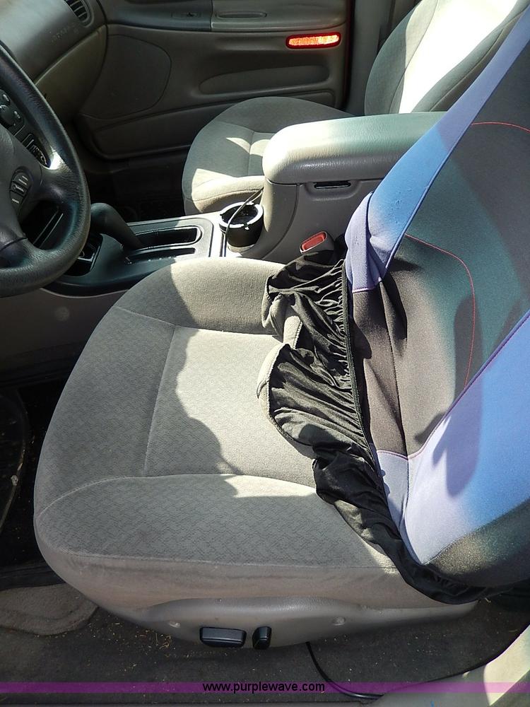 image for item I9329 2004 Dodge Intrepid SE