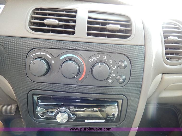 image for item I9329 2004 Dodge Intrepid SE