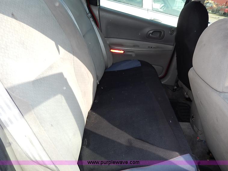 image for item I9329 2004 Dodge Intrepid SE