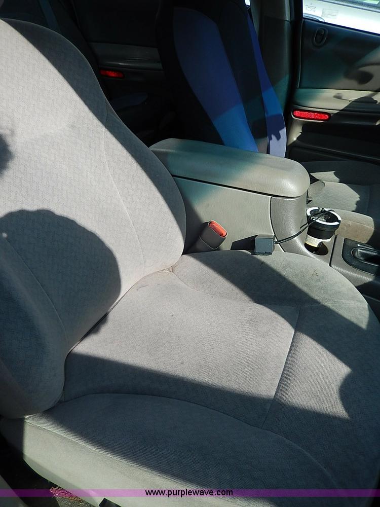 image for item I9329 2004 Dodge Intrepid SE