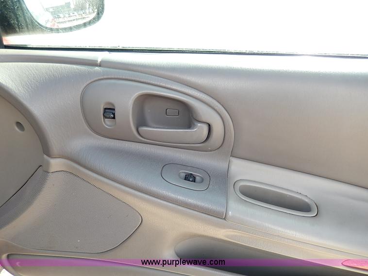 image for item I9329 2004 Dodge Intrepid SE