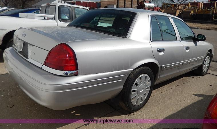 image for item I9330 2006 Ford Crown Victoria Police Interceptor