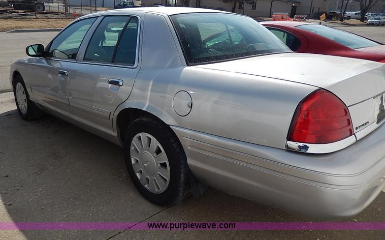 image for item I9330 2006 Ford Crown Victoria Police Interceptor