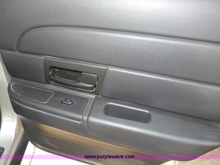 image for item I9330 2006 Ford Crown Victoria Police Interceptor