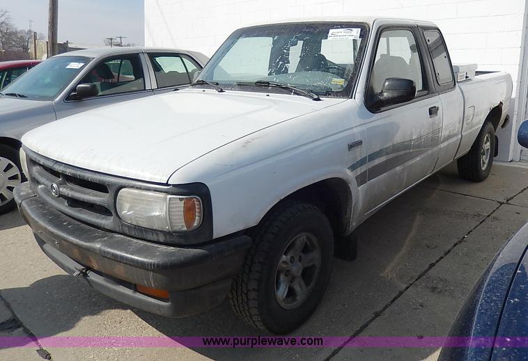image for item I9331 1995 Mazda B2300 pickup truck