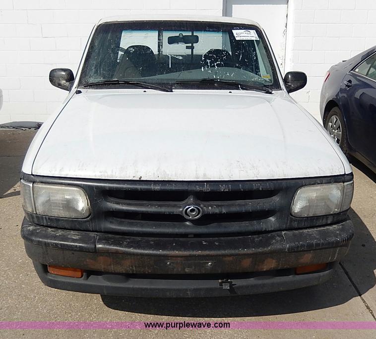 image for item I9331 1995 Mazda B2300 pickup truck