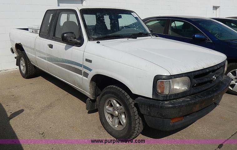 image for item I9331 1995 Mazda B2300 pickup truck