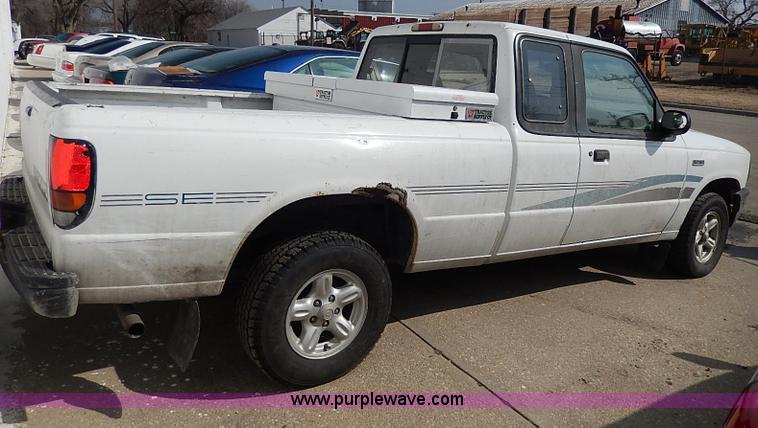 image for item I9331 1995 Mazda B2300 pickup truck