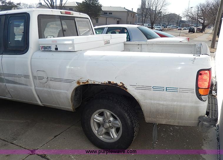 image for item I9331 1995 Mazda B2300 pickup truck