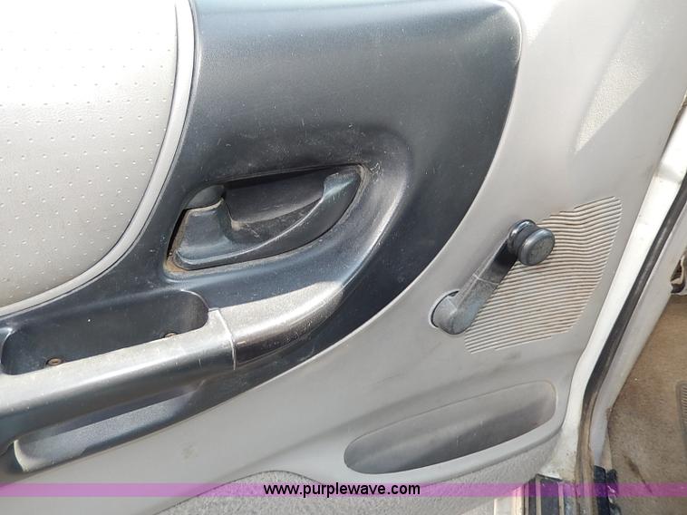 image for item I9331 1995 Mazda B2300 pickup truck