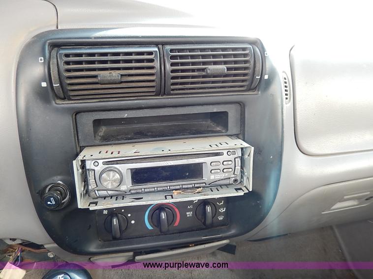 image for item I9331 1995 Mazda B2300 pickup truck