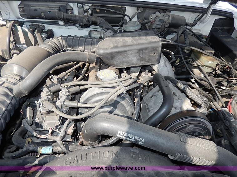 image for item I9331 1995 Mazda B2300 pickup truck