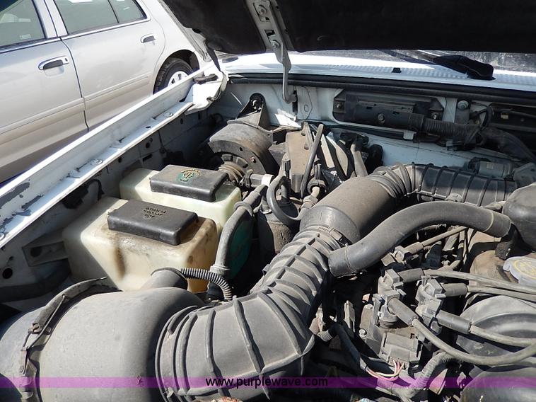 image for item I9331 1995 Mazda B2300 pickup truck