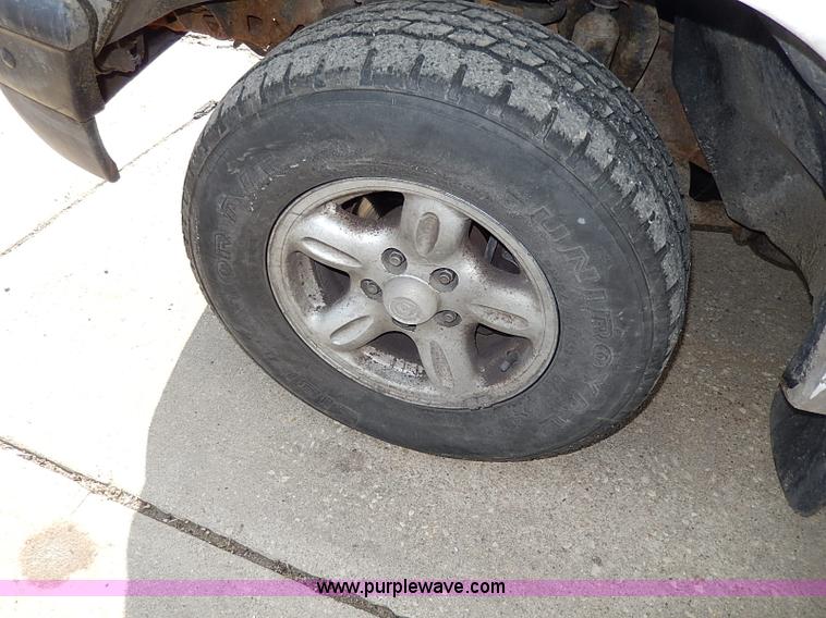 image for item I9331 1995 Mazda B2300 pickup truck