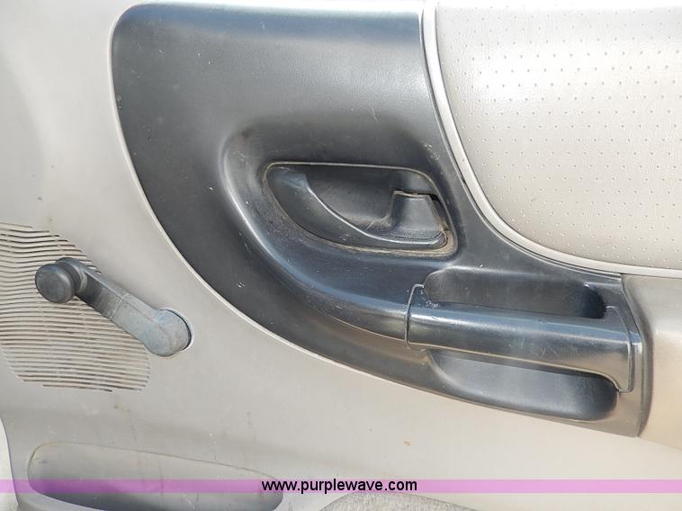 image for item I9331 1995 Mazda B2300 pickup truck