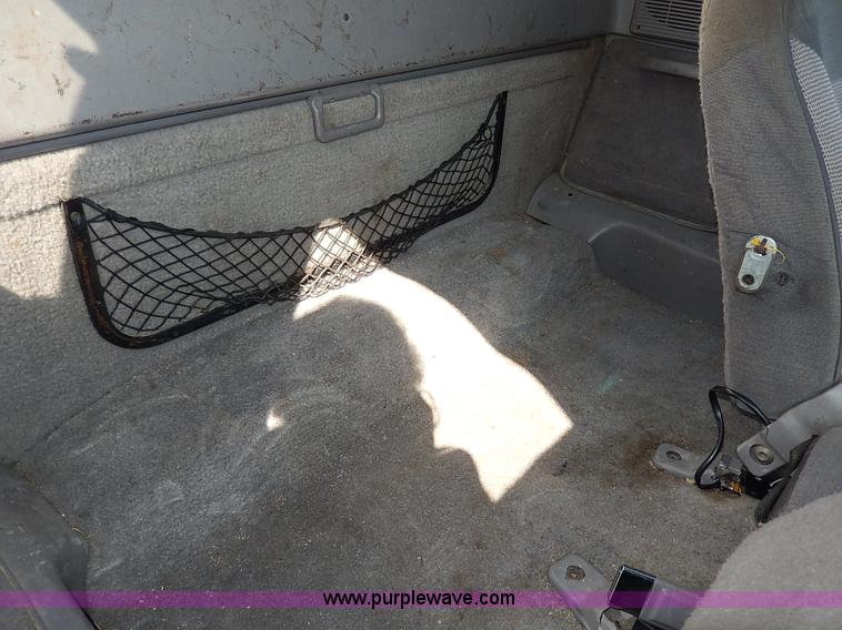 image for item I9331 1995 Mazda B2300 pickup truck