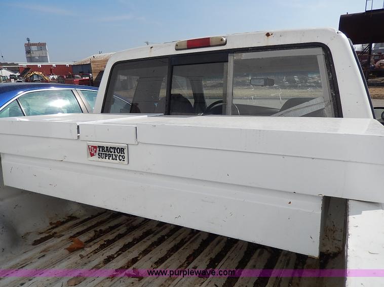 image for item I9331 1995 Mazda B2300 pickup truck