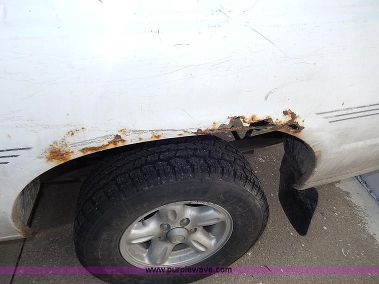 image for item I9331 1995 Mazda B2300 pickup truck