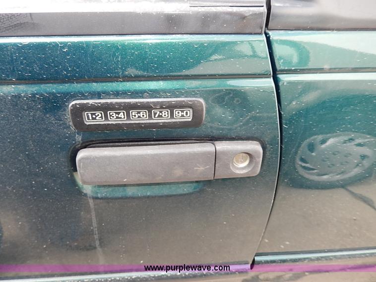 image for item I9333 1994 Ford Thunderbird