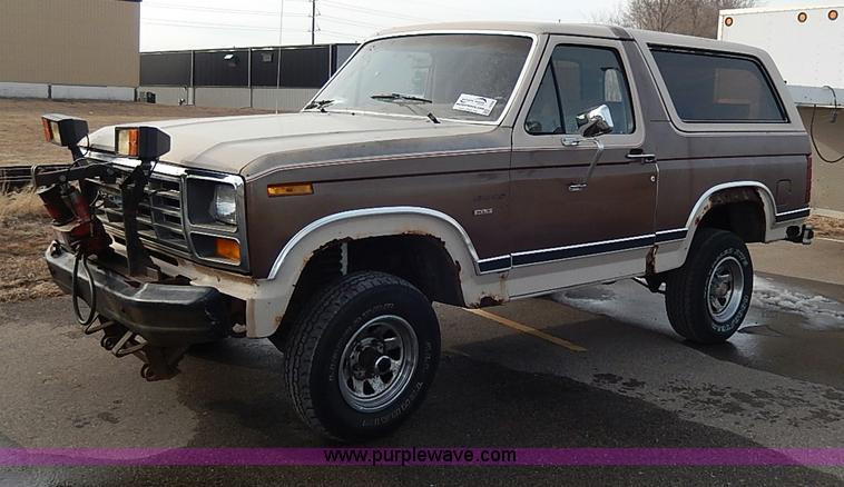 image for item I9356 1982 Ford Bronco XLT SUV
