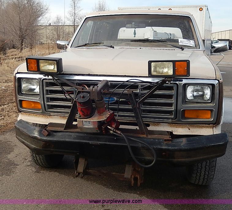image for item I9356 1982 Ford Bronco XLT SUV