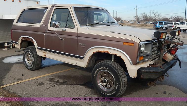 image for item I9356 1982 Ford Bronco XLT SUV