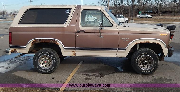 image for item I9356 1982 Ford Bronco XLT SUV